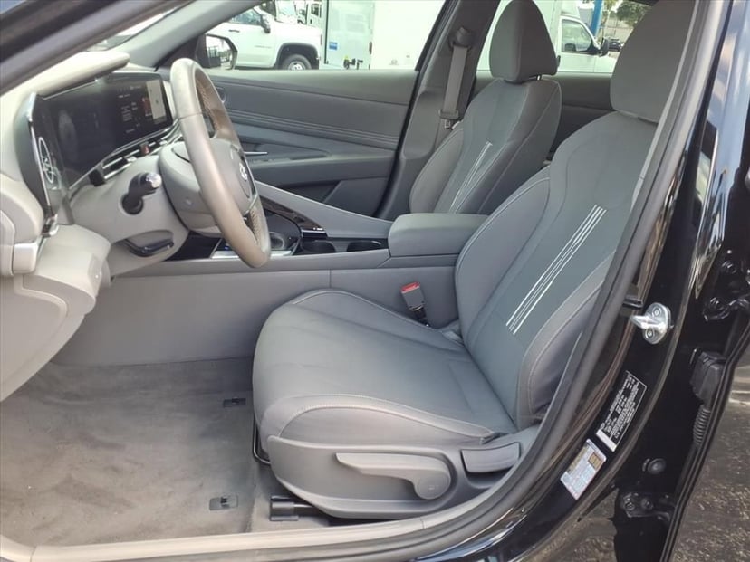 2023 Hyundai Elantra - Image 12