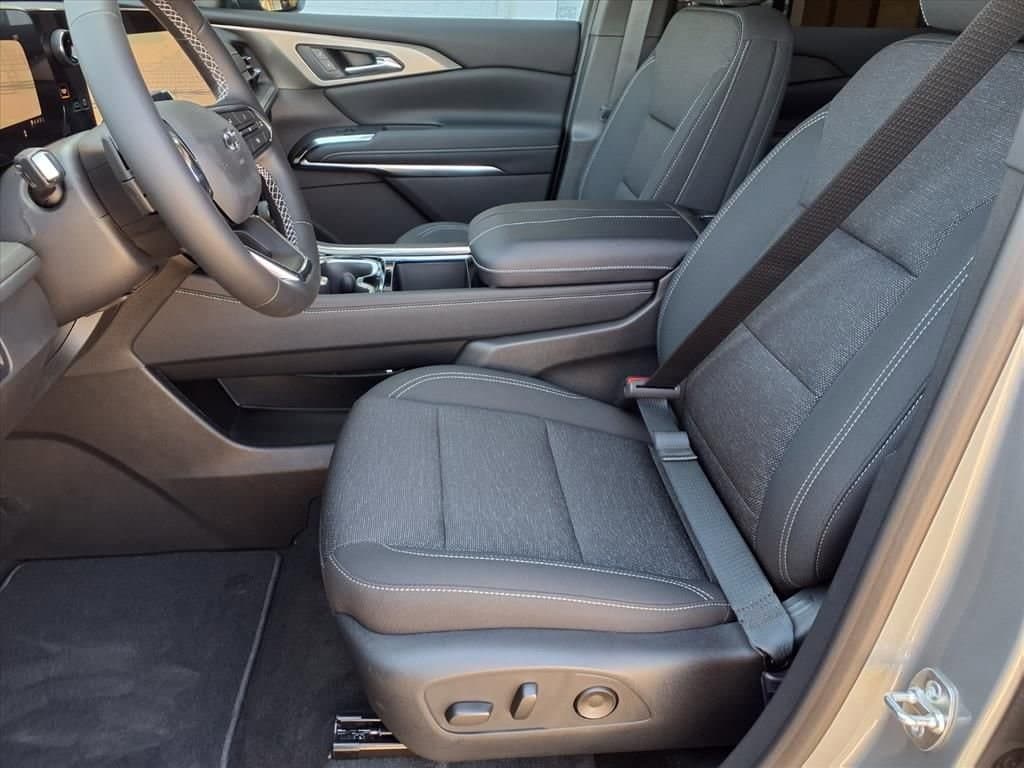 2026 Chevrolet Traverse - Image 8