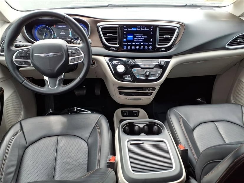 2017 Chrysler Pacifica - Image 22