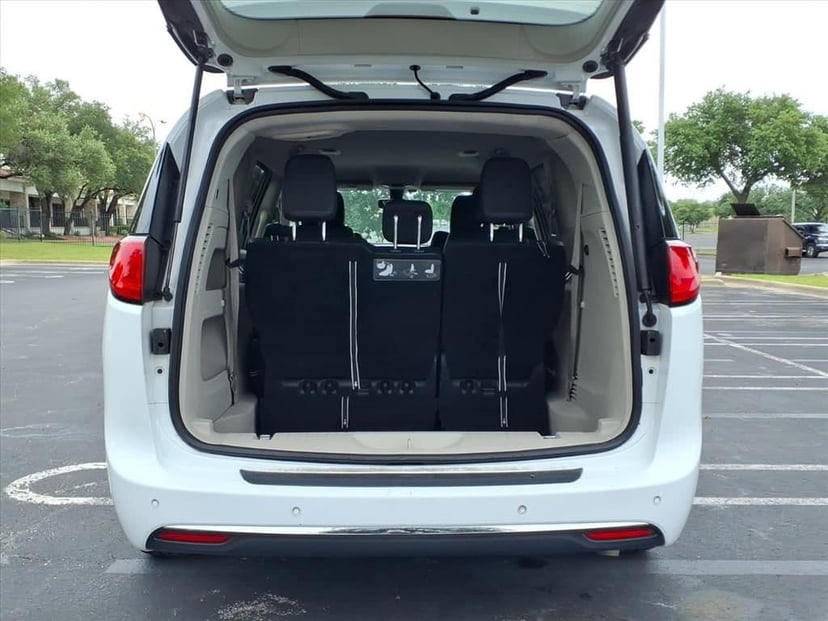 2017 Chrysler Pacifica - Image 15