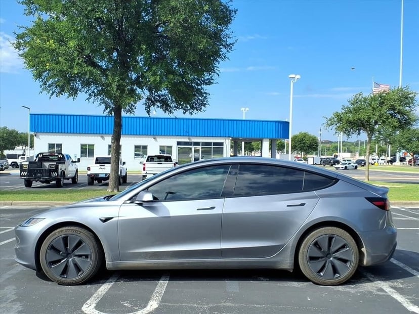 2025 Tesla Model 3 - Image 8