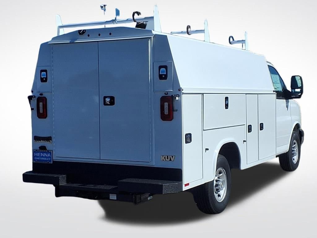2025 Chevrolet Express Cutaway 3500 - Image 4