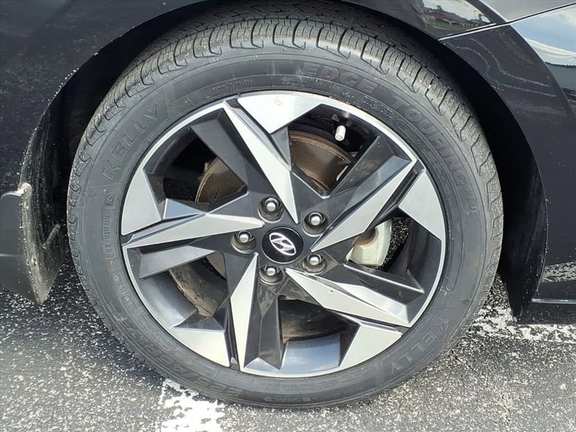 2023 Hyundai Elantra - Image 10