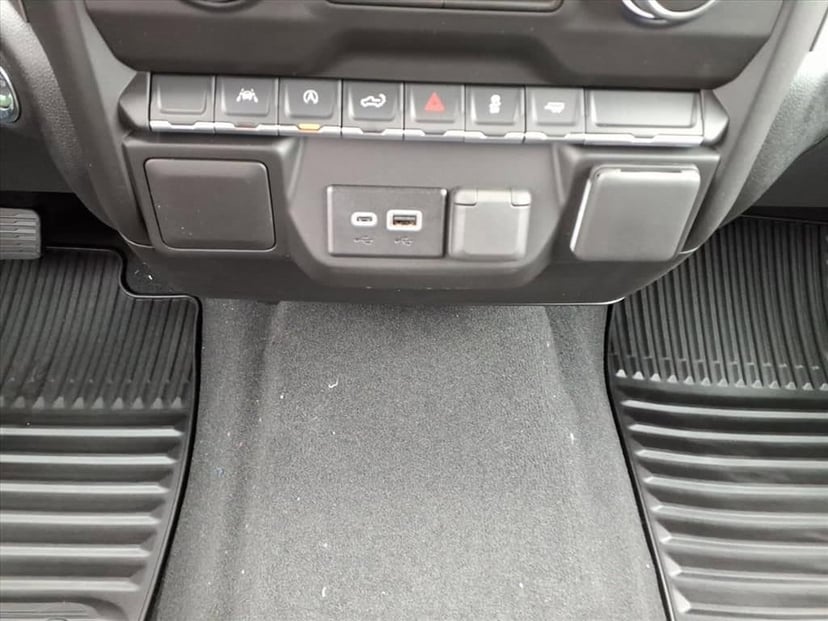 2026 Chevrolet Silverado 1500 - Image 18