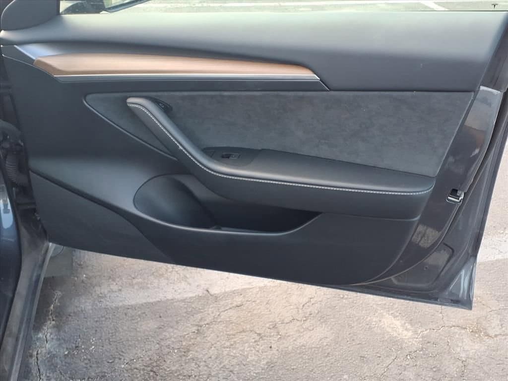 2023 Tesla Model 3 - Image 17