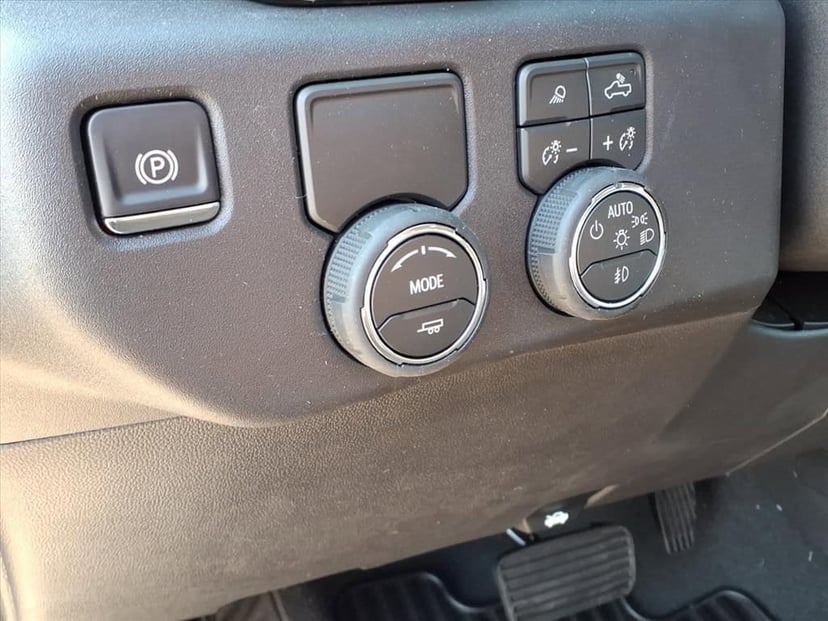 2026 Chevrolet Silverado 1500 - Image 9