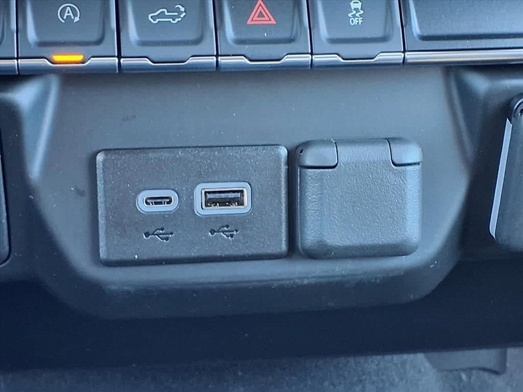 2026 Chevrolet Silverado 1500 - Image 15