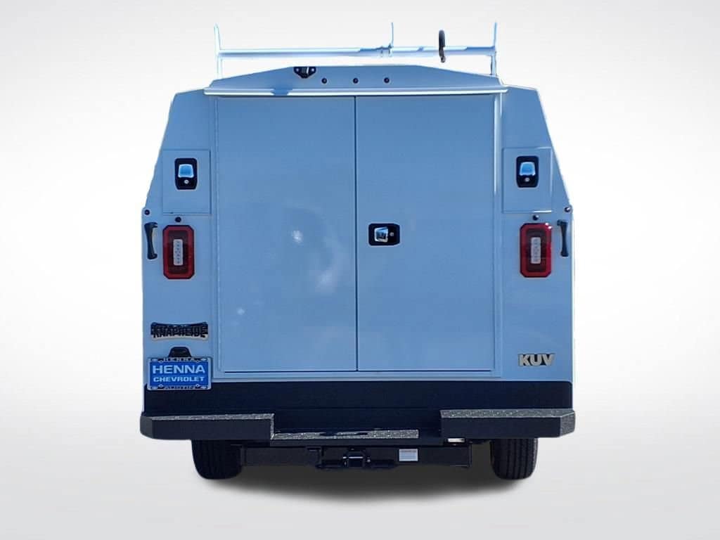 2025 Chevrolet Express Cutaway 3500 - Image 5