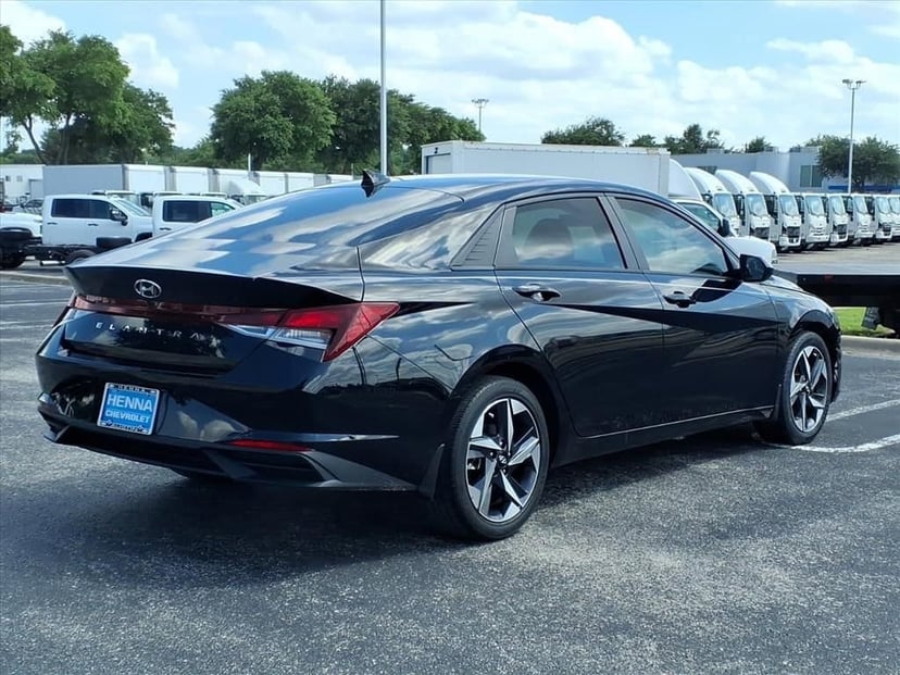 2023 Hyundai Elantra - Image 5