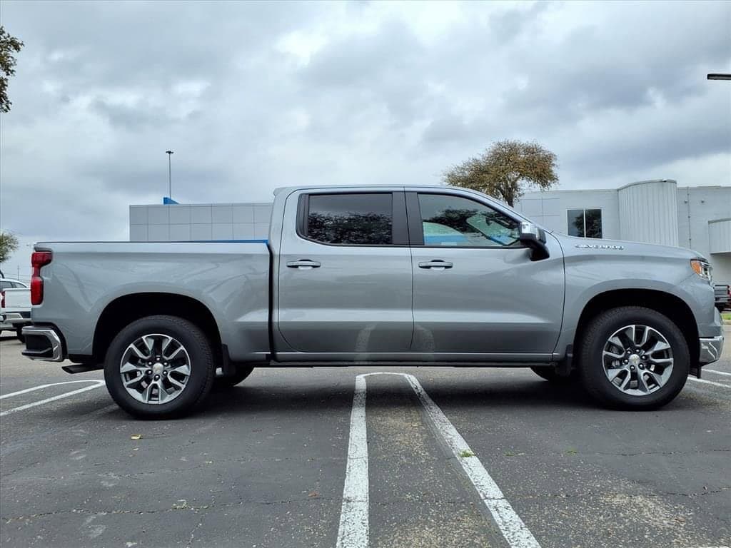 2026 Chevrolet Silverado 1500 - Image 3