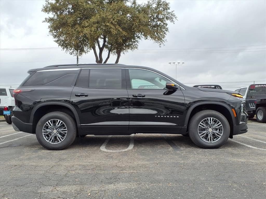 2026 Chevrolet Traverse - Image 3