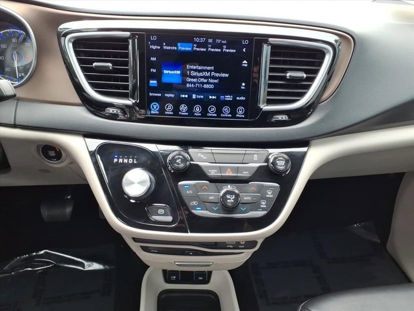 2017 Chrysler Pacifica - Image 27
