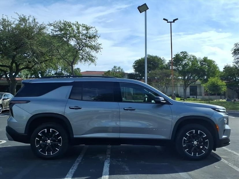 2025 Chevrolet Traverse - Image 4