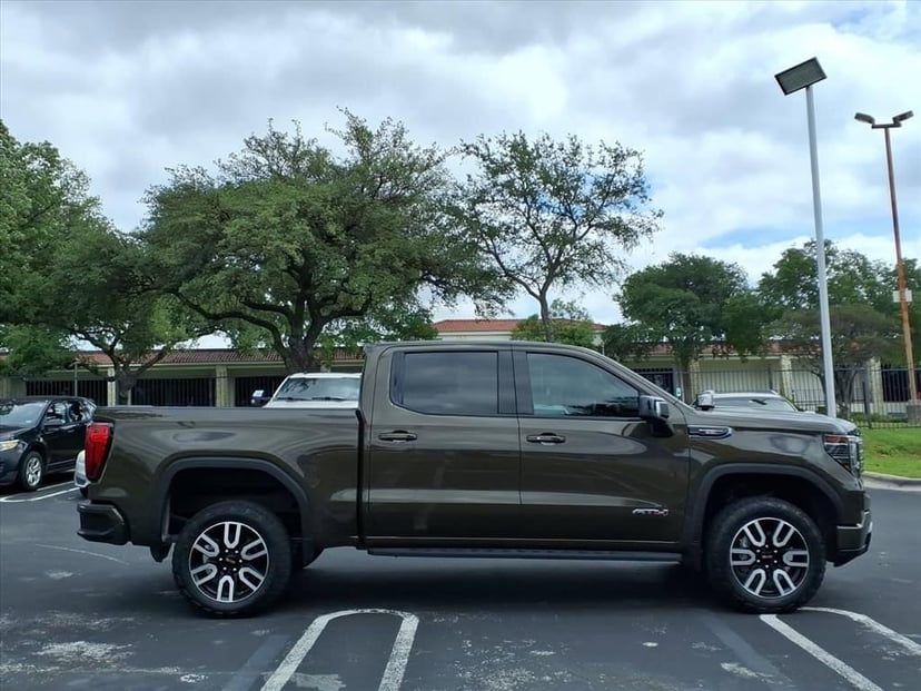2024 GMC Sierra 1500 - Image 4