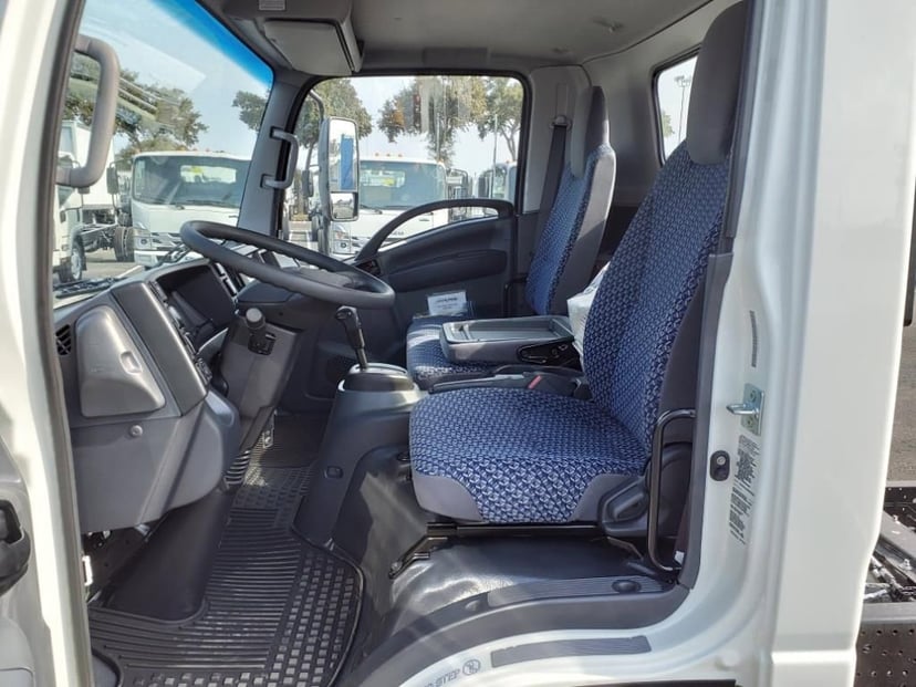 2025 Chevrolet Low Cab Forward 5500 XG - Image 7