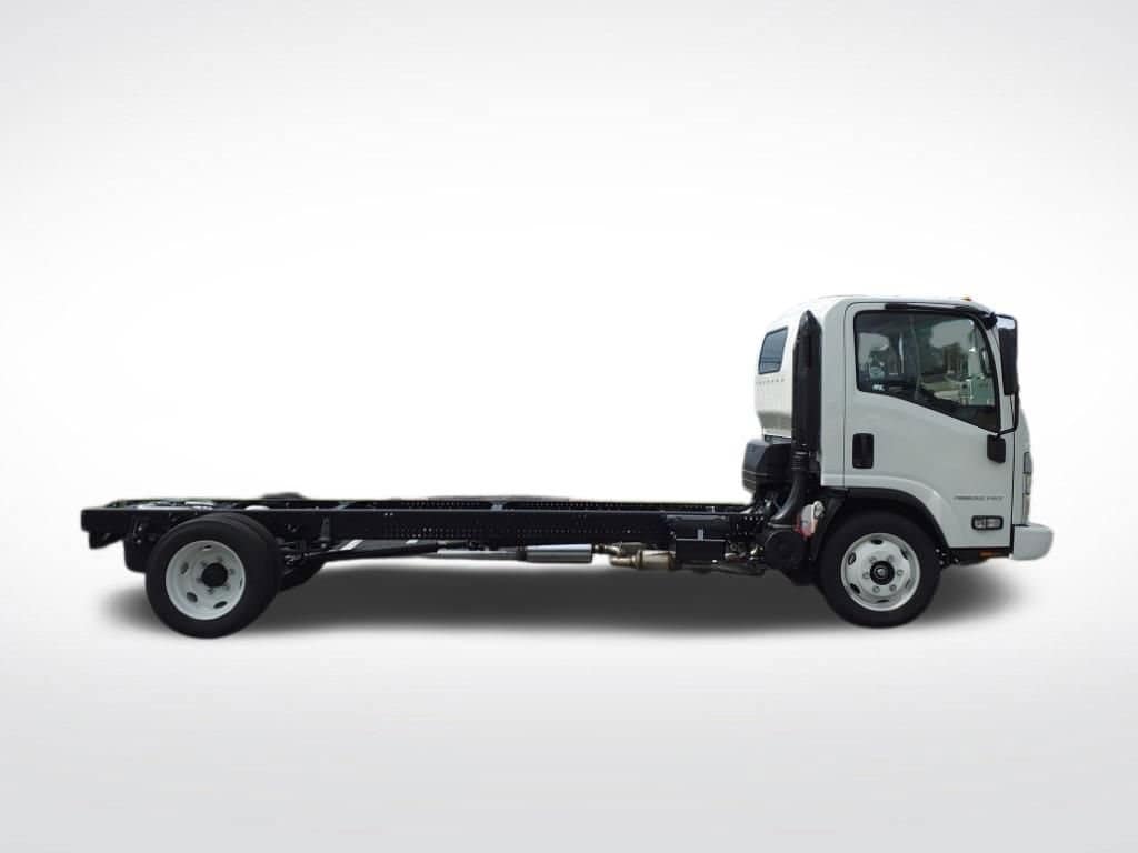 2024 Chevrolet Low Cab Forward 4500 HG - Image 3