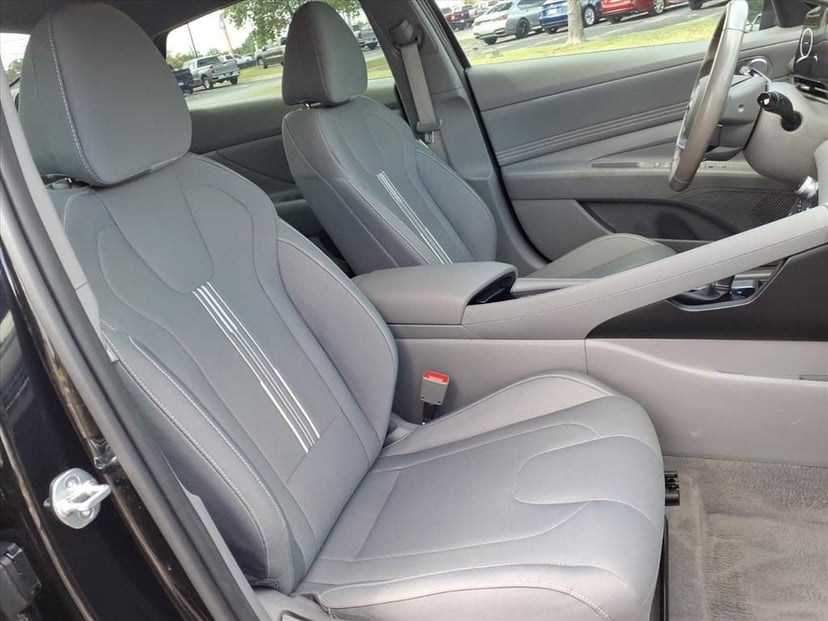 2023 Hyundai Elantra - Image 14