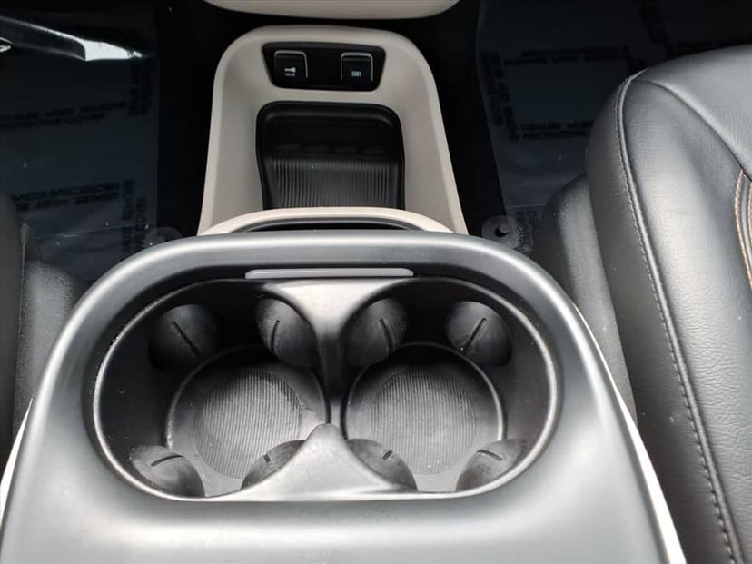 2017 Chrysler Pacifica - Image 24