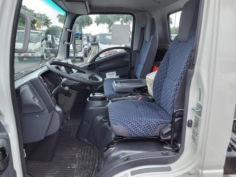 2025 Chevrolet Low Cab Forward 5500 XG - Image 7