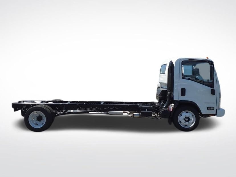 2025 Chevrolet Low Cab Forward 4500 HG - Image 3