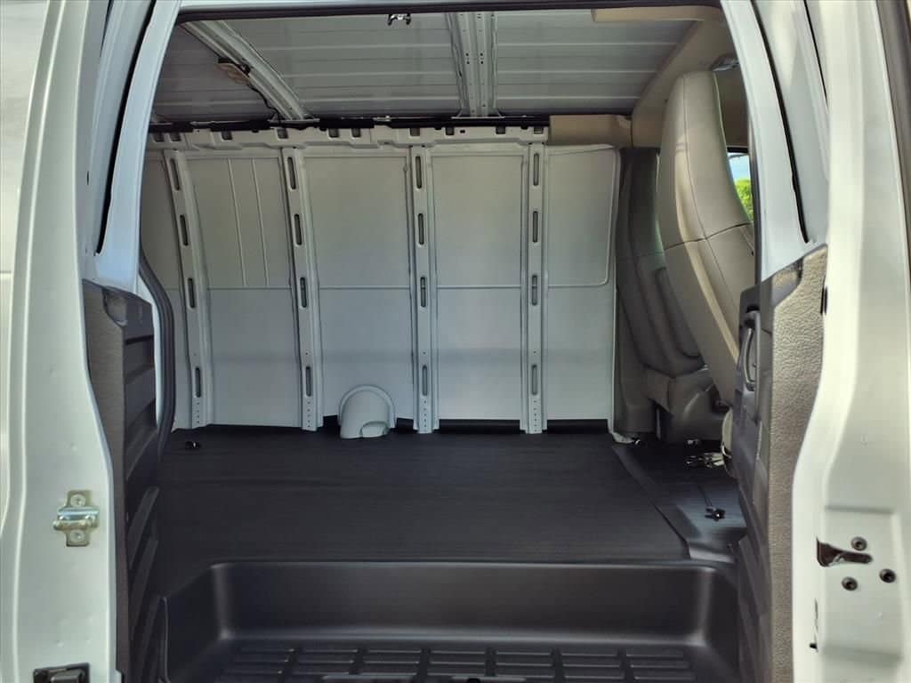 2026 Chevrolet Express Cargo - Image 10