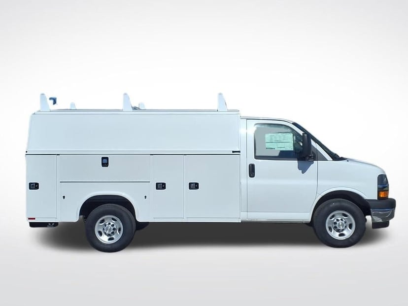 2025 Chevrolet Express Cutaway 3500 - Image 3