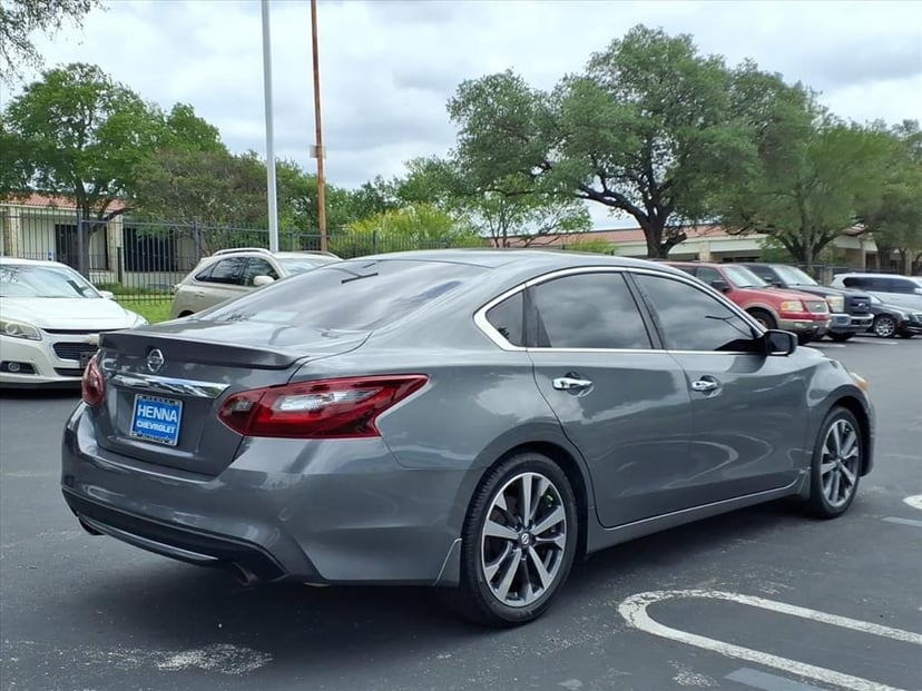 2017 Nissan Altima - Image 5