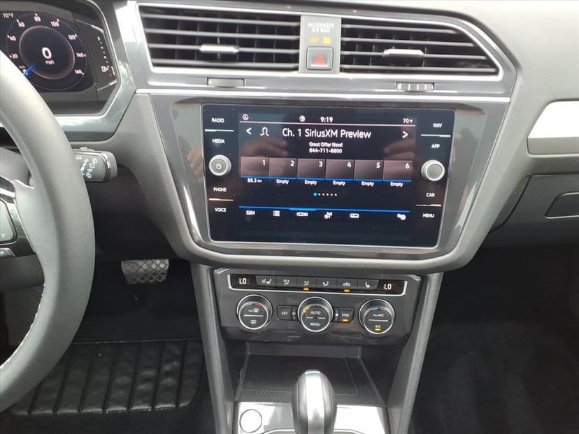 2021 Volkswagen Tiguan - Image 30