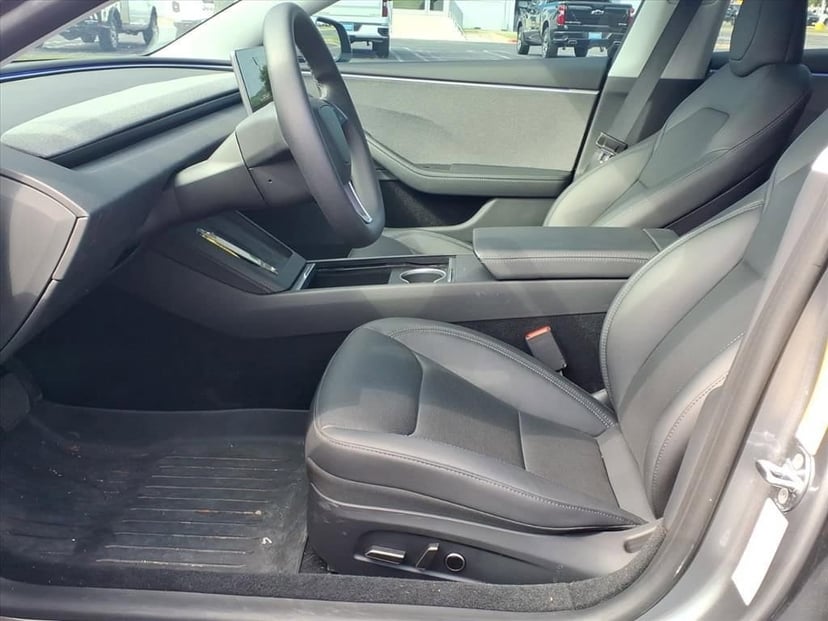 2025 Tesla Model 3 - Image 17