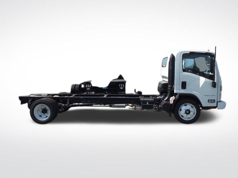 2025 Chevrolet Low Cab Forward 4500 HG - Image 3