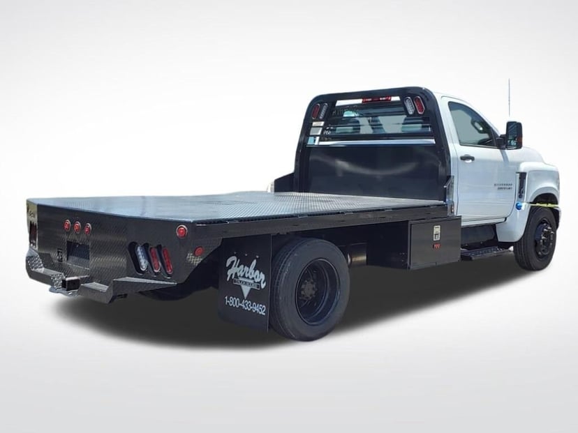 2023 Chevrolet Silverado 5500 HD - Image 3
