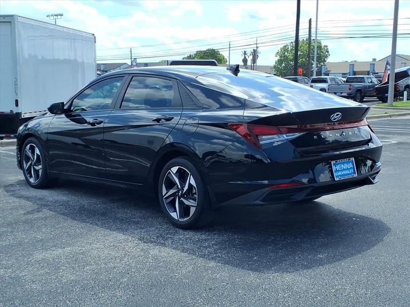 2023 Hyundai Elantra - Image 7