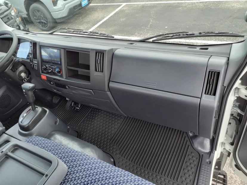 2025 Chevrolet Low Cab Forward 5500 XG - Image 9