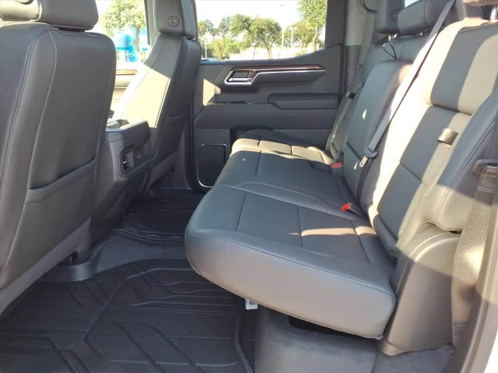 2026 Chevrolet Silverado 1500 - Image 7