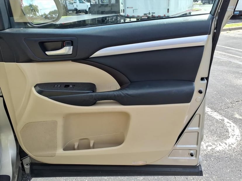 2014 Toyota Highlander - Image 10