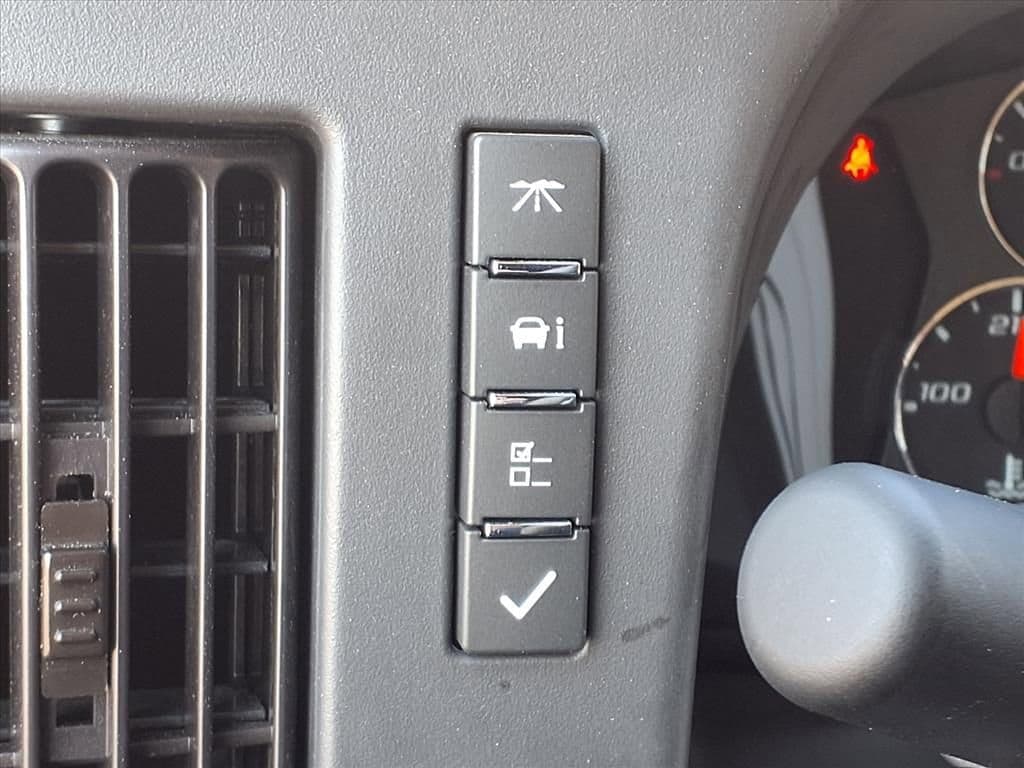 2025 Chevrolet Express Cutaway 3500 - Image 8