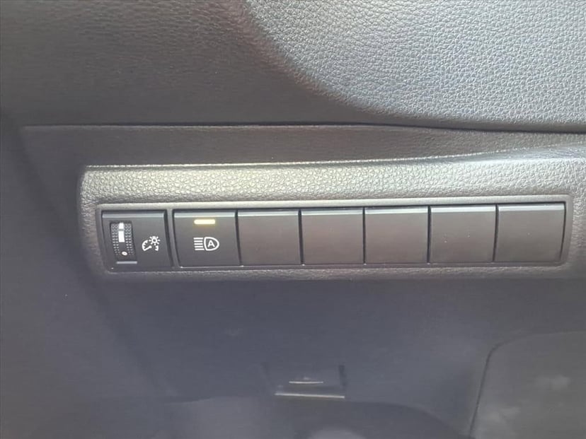 2025 Toyota Corolla - Image 30