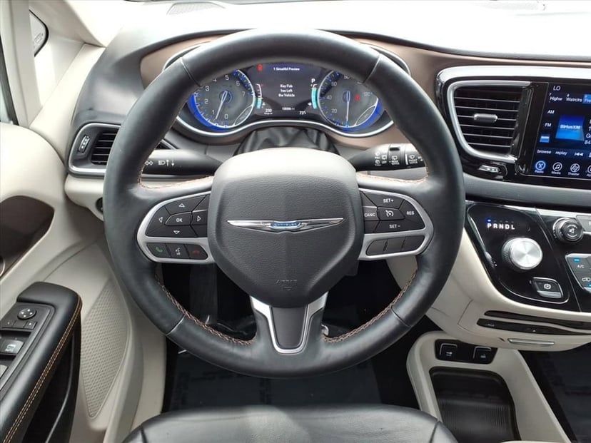 2017 Chrysler Pacifica - Image 28
