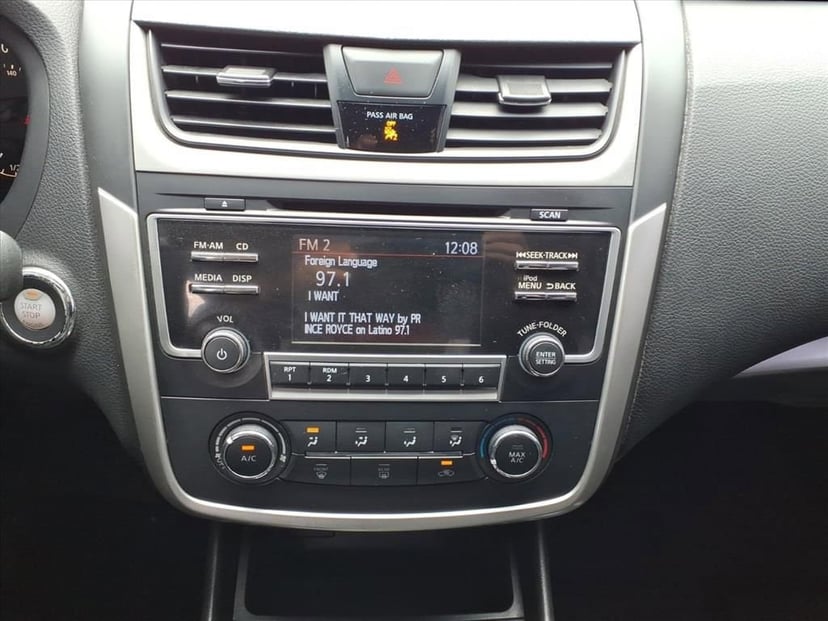 2017 Nissan Altima - Image 20