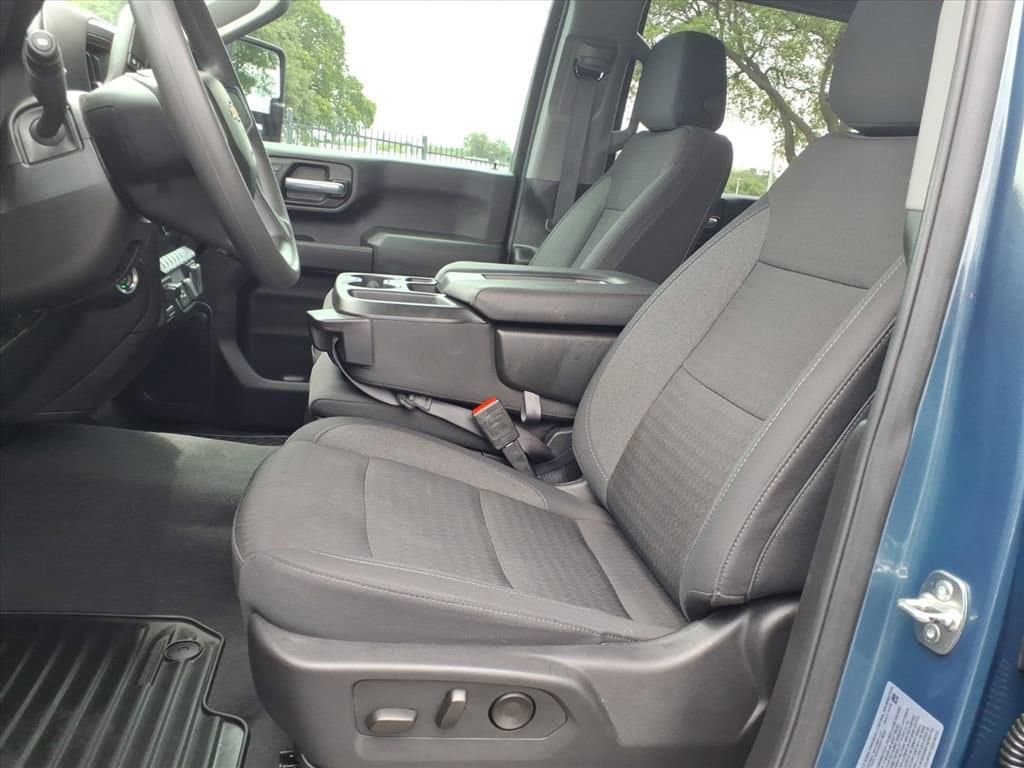 2025 Chevrolet Silverado 2500 HD - Image 21