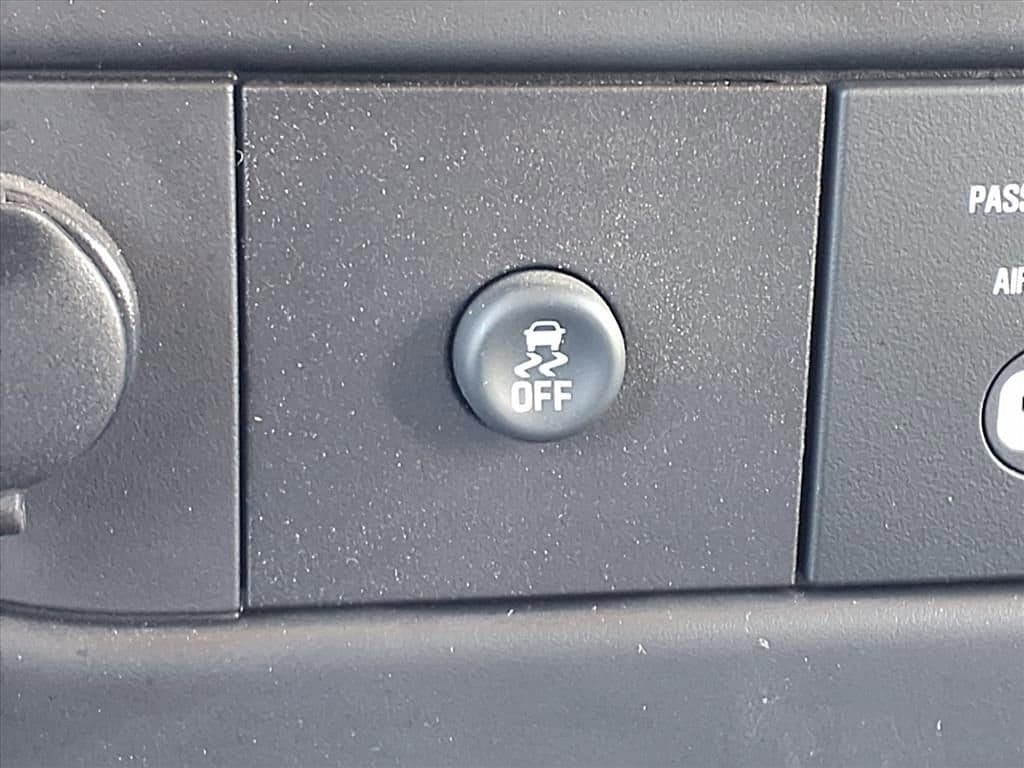 2025 Chevrolet Express Cutaway 3500 - Image 10