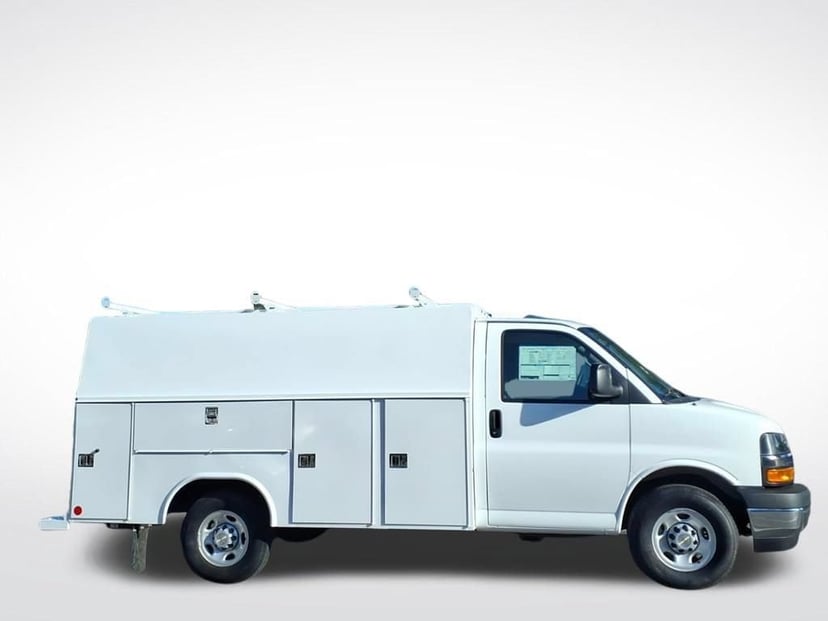 2026 Chevrolet Express Cutaway 3500 - Image 1