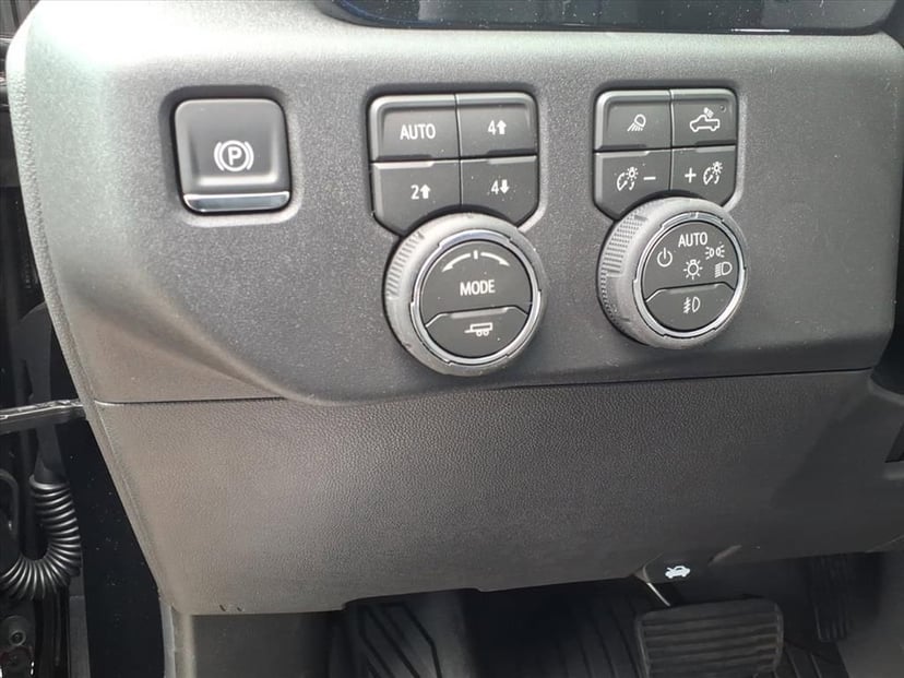 2026 Chevrolet Silverado 1500 - Image 11