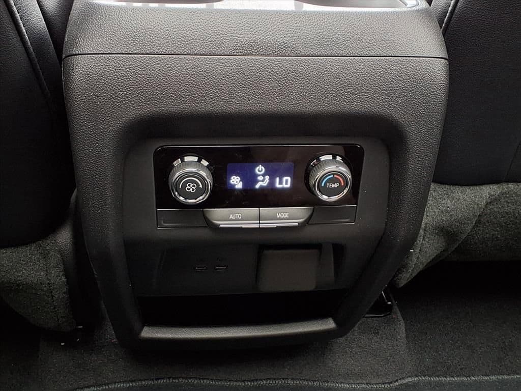 2026 Chevrolet Traverse - Image 10