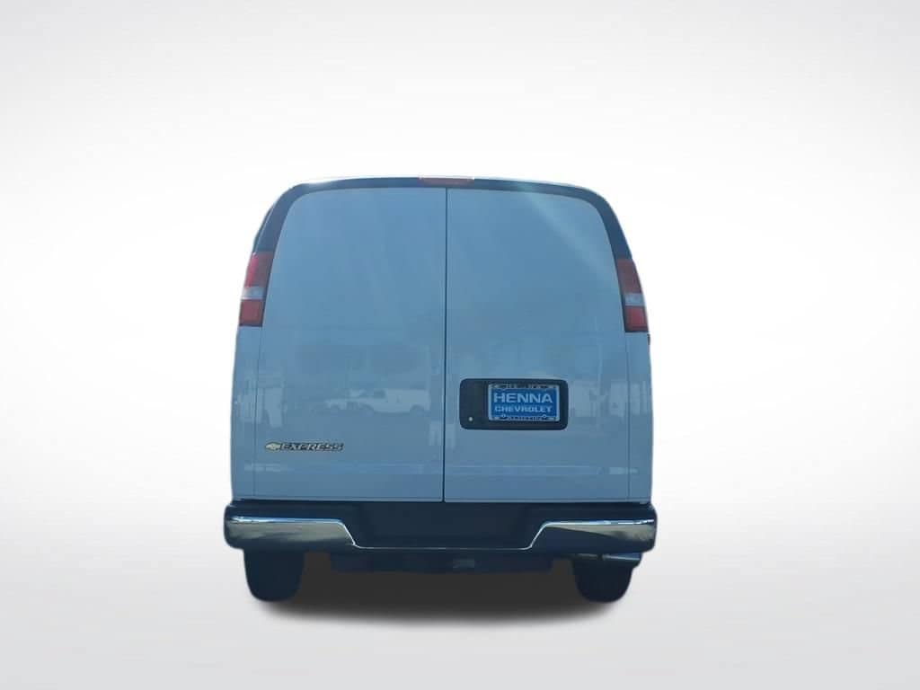 2026 Chevrolet Express Cargo - Image 3