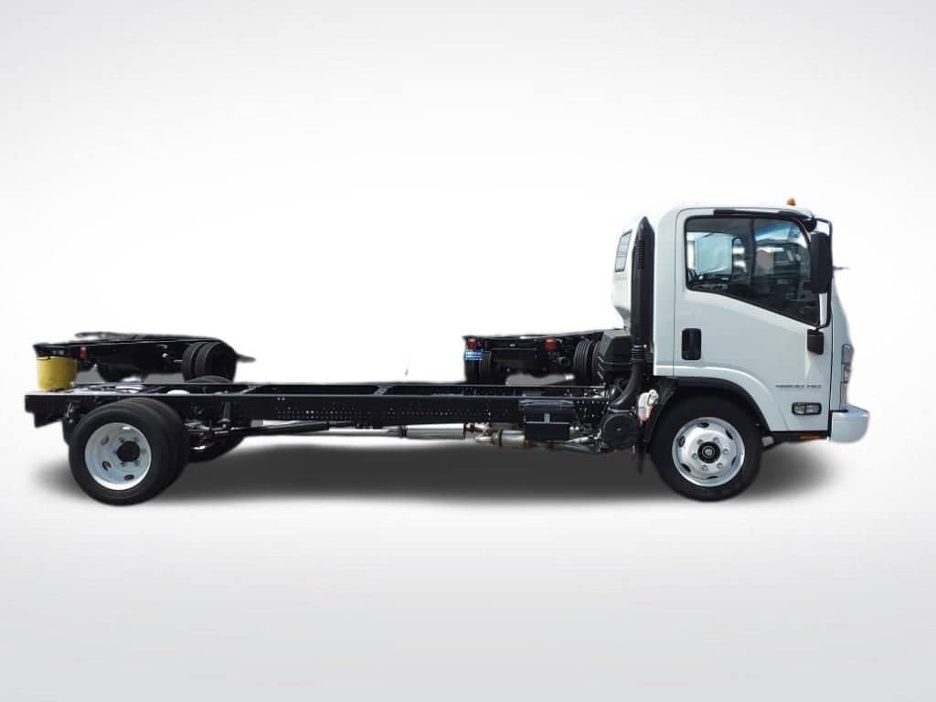 2025 Chevrolet Low Cab Forward 4500 HG - Image 3