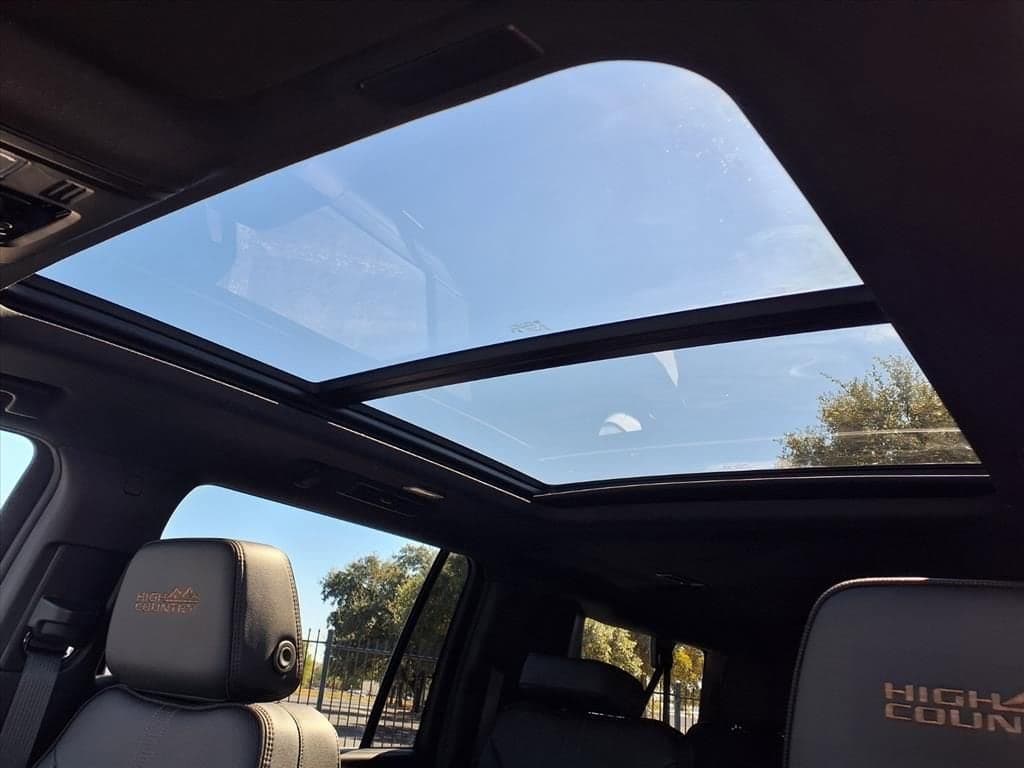 2026 Chevrolet Suburban - Image 9