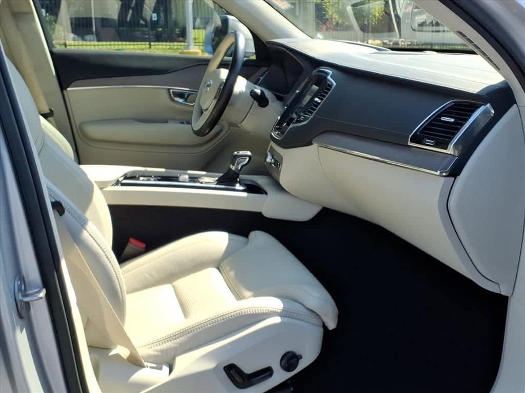 2022 Volvo XC90 - Image 17