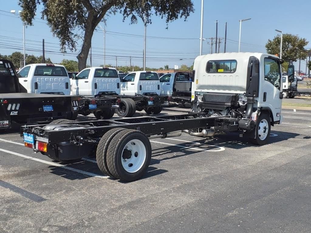 2025 Chevrolet Low Cab Forward 4500 HG - Image 4