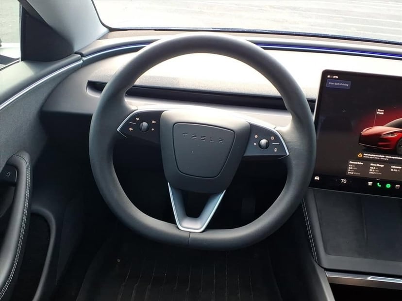 2025 Tesla Model 3 - Image 25